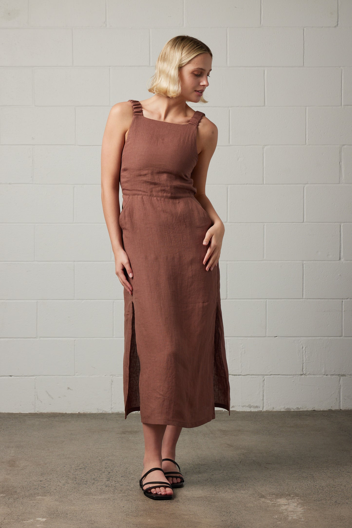 Leila Linen Dress Mocha